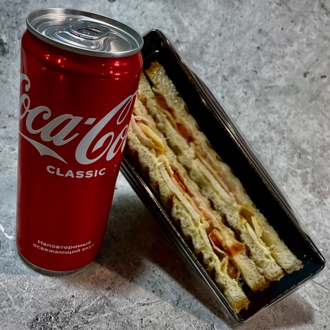 Комбо Сэндвич + Coca Cola - 210 ₽