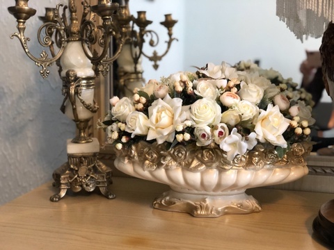 Цветочная композиция в вазе с аромамыльными розами - 4 500 ₽