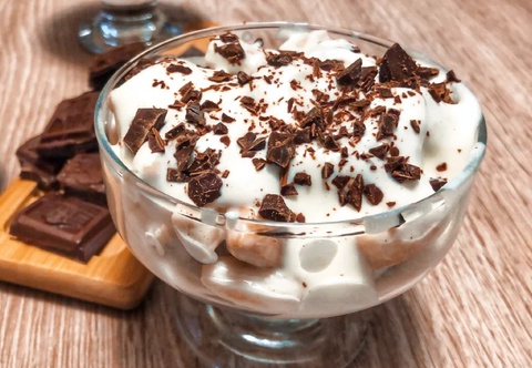 Мороженое с шоколадом и орехами в Лермонтове — 110 ₽