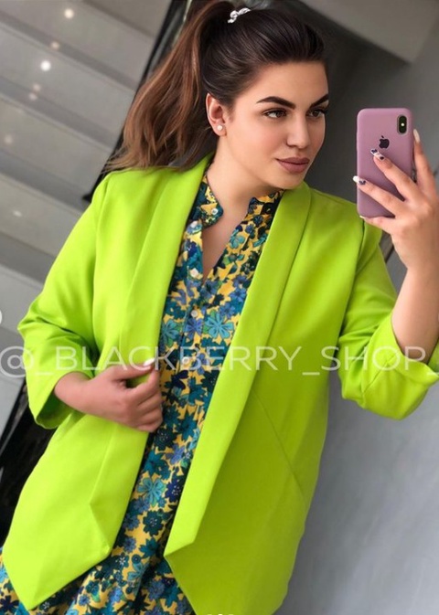 Пиджак женский ярко-зеленого цвета - 1 600 ₽