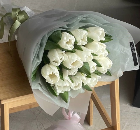 Моно из белых тюльпанов в Пятигорске — 1 600 ₽