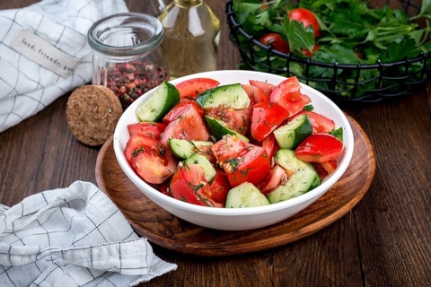 Салат из свежих огурцов и помидор - 90 ₽