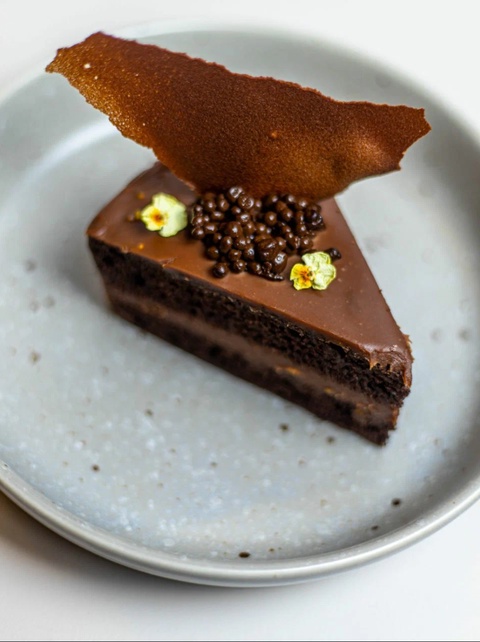 Шоколадный торт с ореховым ганашем в Минеральных Водах — 420 ₽
