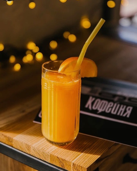 Свежевыжатый сок апельсин в Пятигорске — 190 ₽