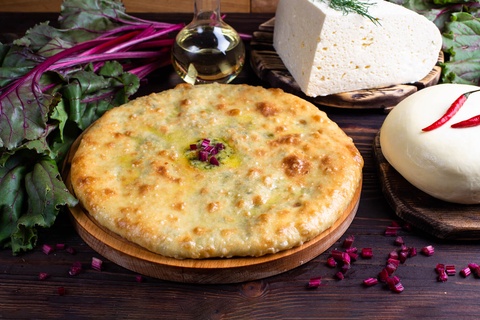 Пирог с листьями свёклы и сыром в Железноводске — 450 ₽
