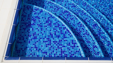 Бетонный бассейн из мозайки - 0 ₽