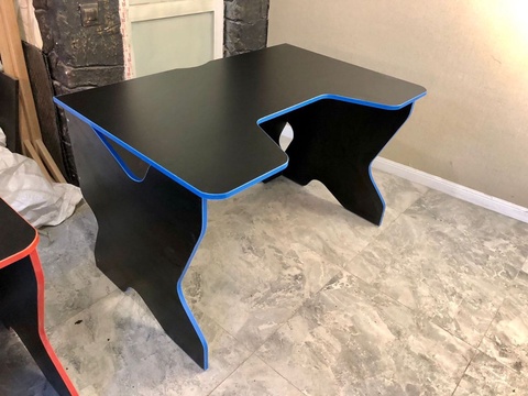 Стол компьютерный черный с синей окантовкой - 7 500 ₽