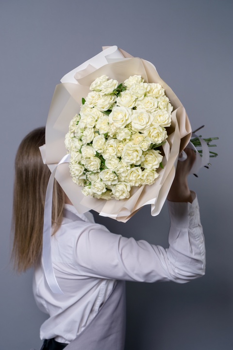 Букет из кустовых роз в Пятигорске — 2 500 ₽