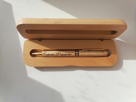Ручка с гравировкой в футляре - 700 ₽
