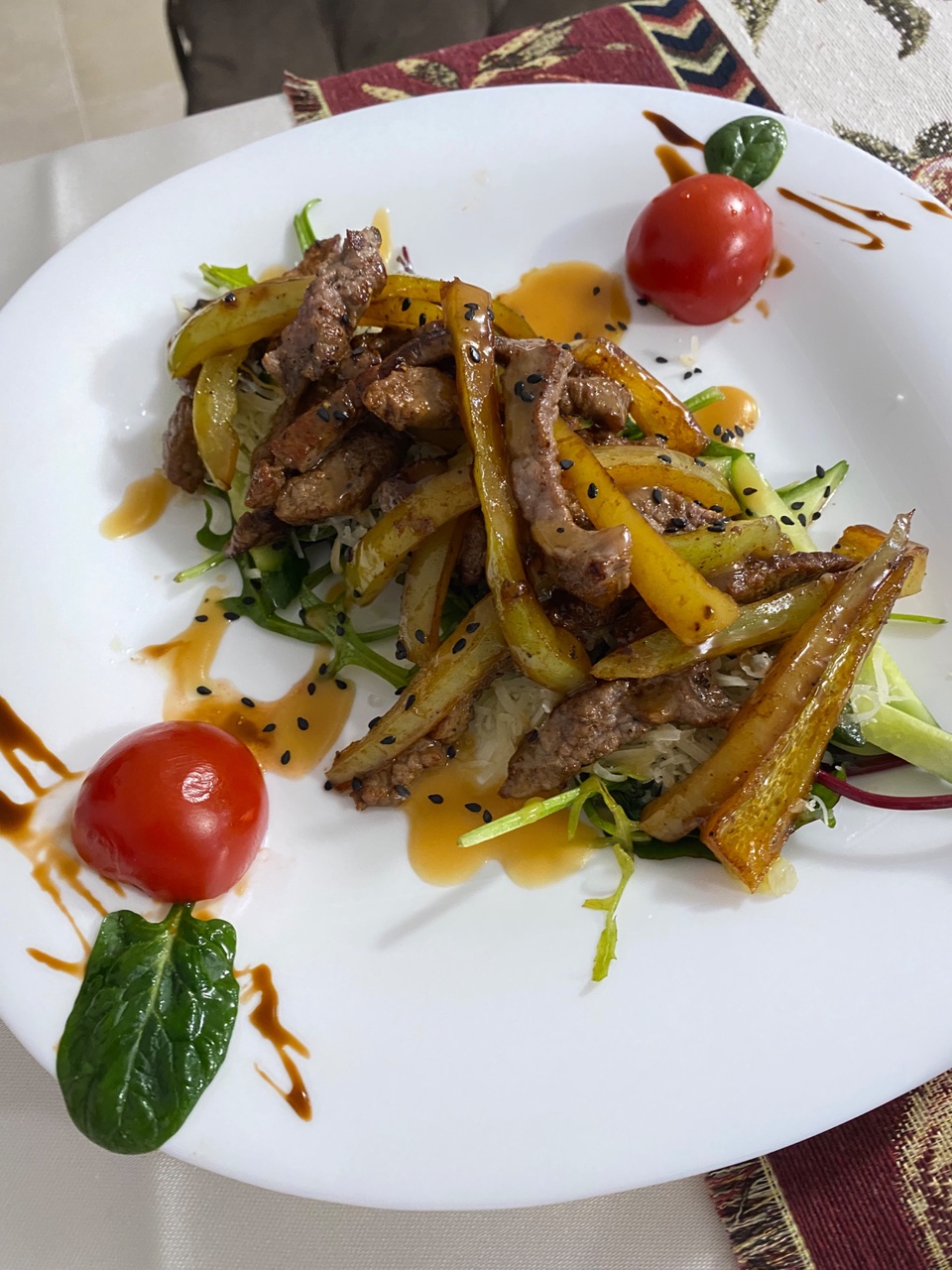 Теплый салат с телятиной - 350 ₽, заказать онлайн.
