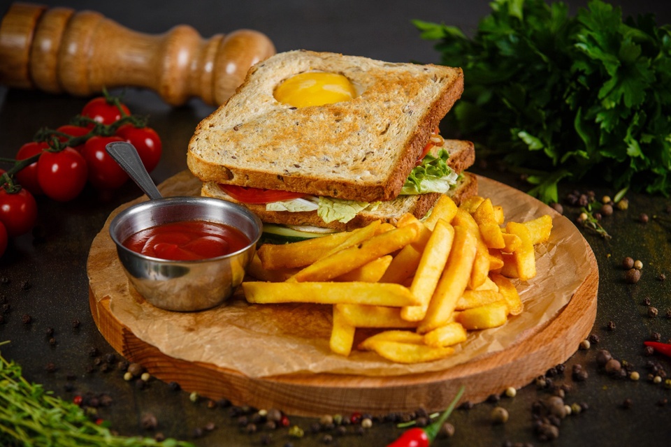 Клаб-сэндвич с куриной грудкой - 420 ₽, заказать онлайн.