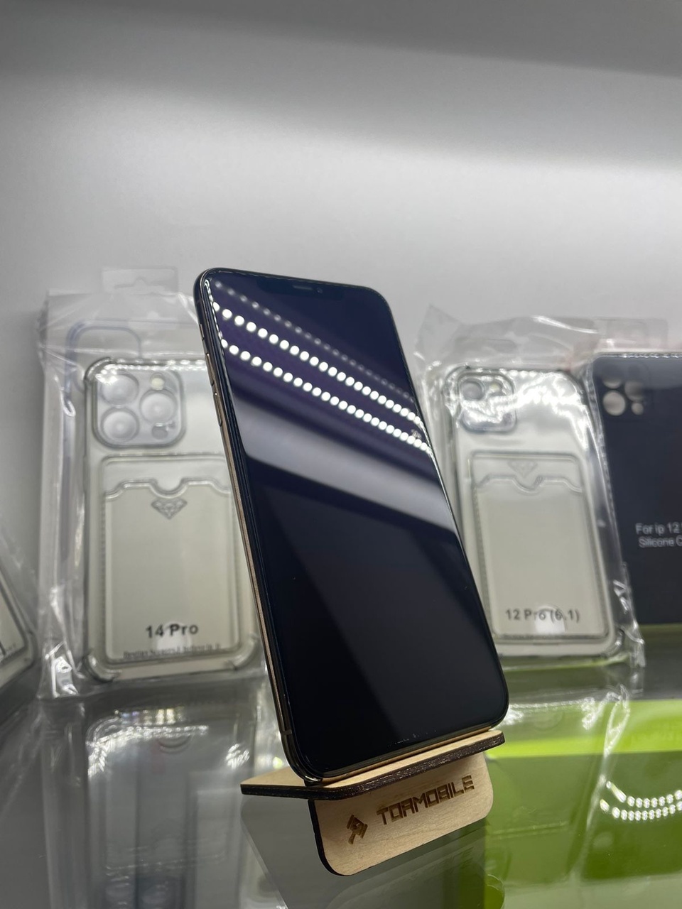 IPhone 11 Pro Max на 256 Gb Золотой (Б/у) - 34 000 ₽, заказать онлайн.
