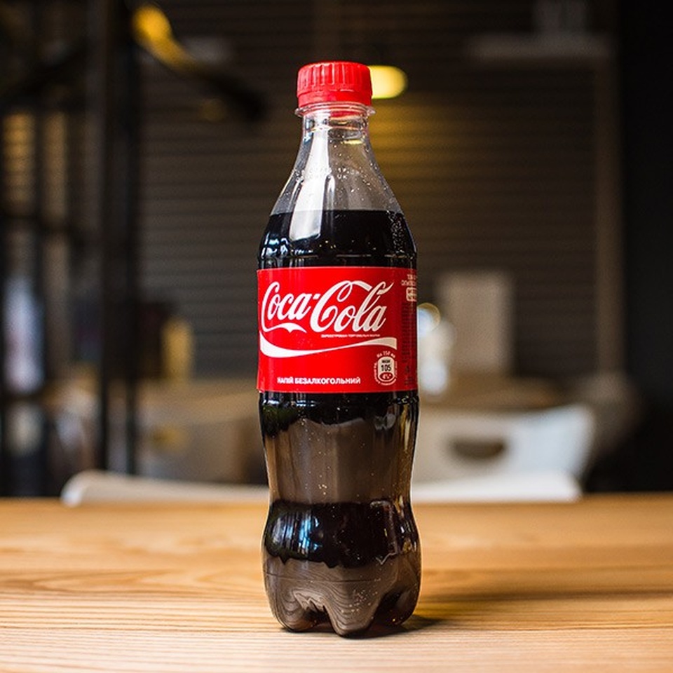 Кола фото. Кока кола 0.250. Кола обычная. Маленькая бутылка колы. Coca-Cola в пластиковой бутылке.