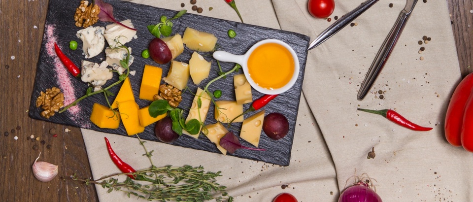 Сырное ассорти европейских сыров - 570 ₽, заказать онлайн.
