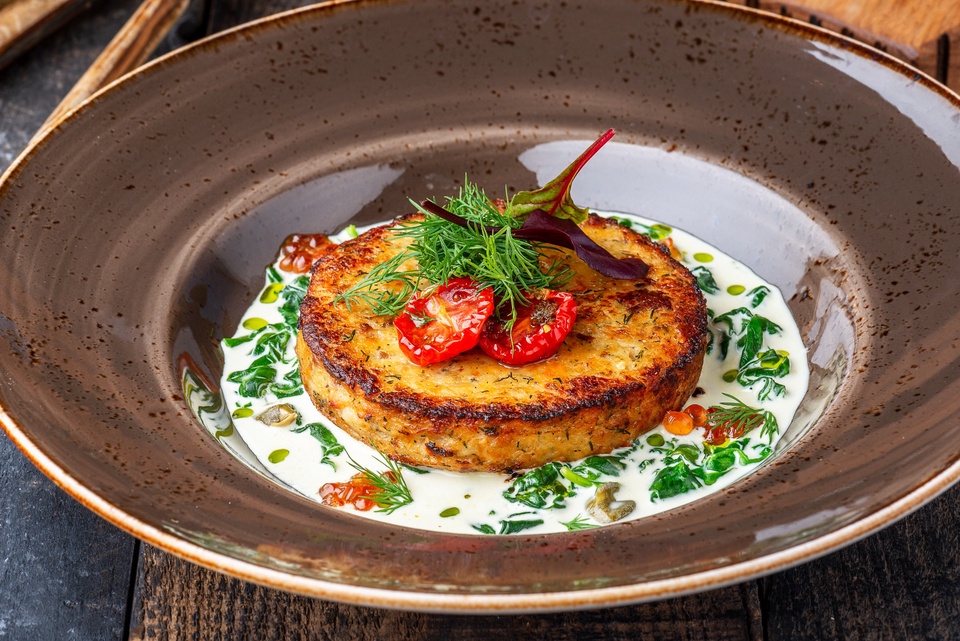 Котлета из стерляди и лосося со шпинатом и вялеными томатами - 850 ₽, заказать онлайн.
