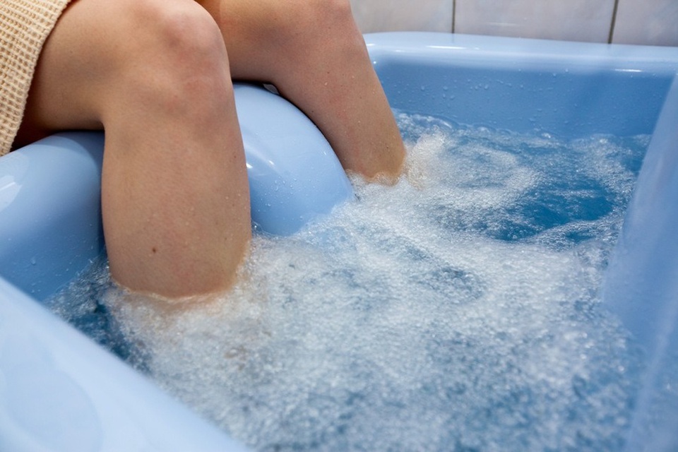 Закаливание взросл. Водолечение вихревые ванны. Водяные ванны для ног. Вихревая ванночка для ног. Ножные вихревые ванны.