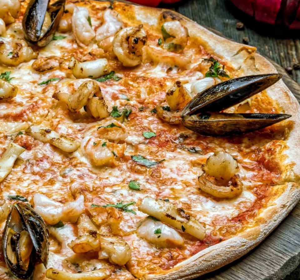 Пицца с морепродуктами - 780 ₽, заказать онлайн.