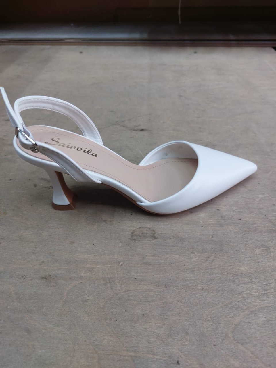 Босоножки на каблуке белые - 2 500 ₽, заказать онлайн.