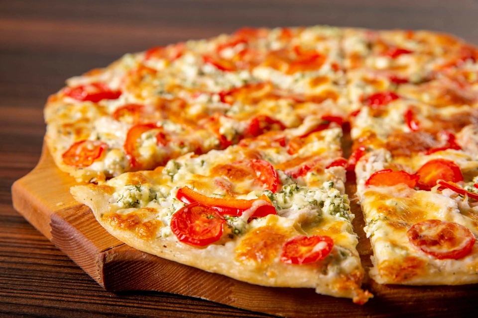 Пицца деревенская - 500 ₽, заказать онлайн.