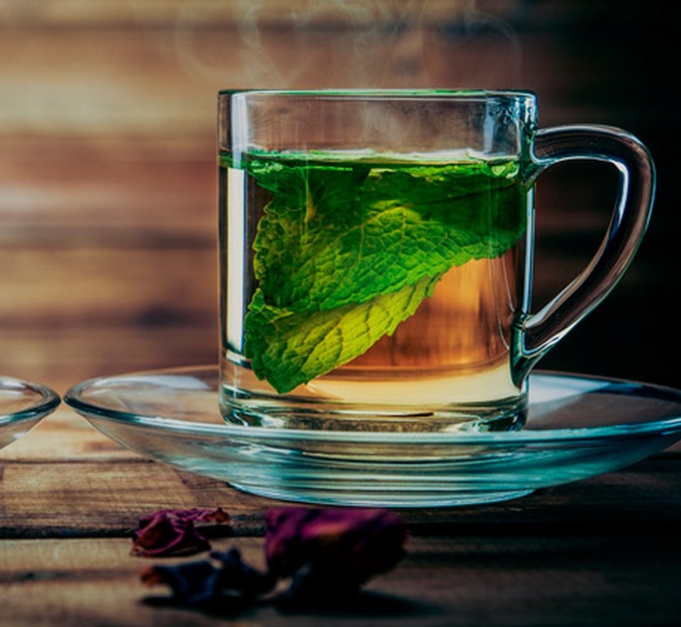 Чай в стакане с вишней, корицей, мятой - 120 ₽, заказать онлайн.