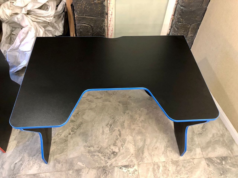 Стол компьютерный черный с синей окантовкой - 7 500 ₽, заказать онлайн.