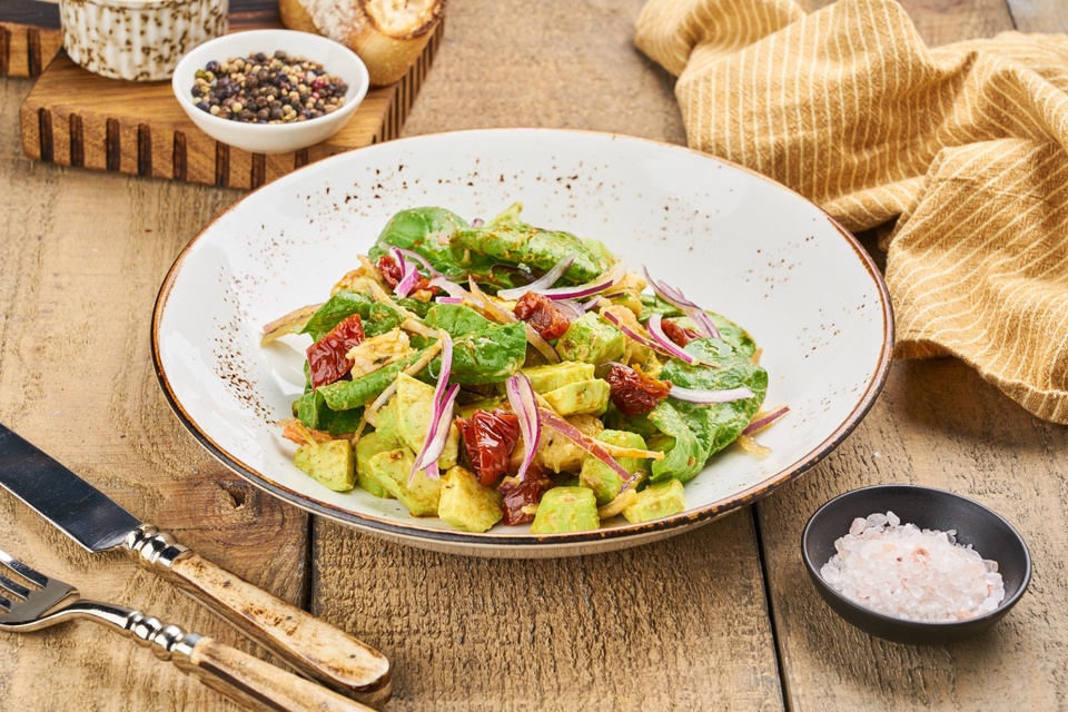 Салат с креветкой, авокадо и огурцом - 750 ₽, заказать онлайн.