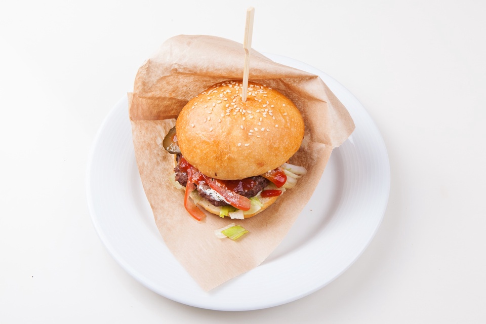 Гамбургер для гурманов - 365 ₽, заказать онлайн.