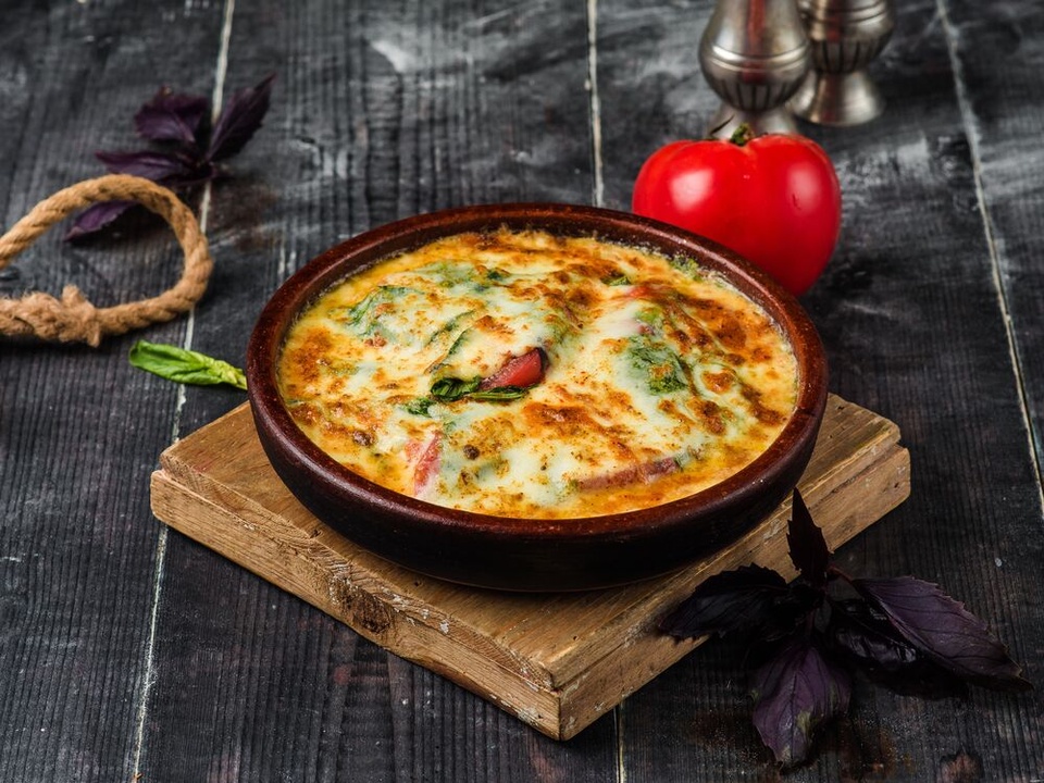 Жареный сыр сулугуни с помидорами - 350 ₽, заказать онлайн.