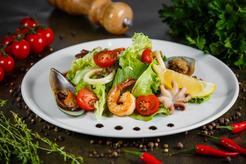 Салат из морепродуктов - 720 ₽, заказать онлайн.