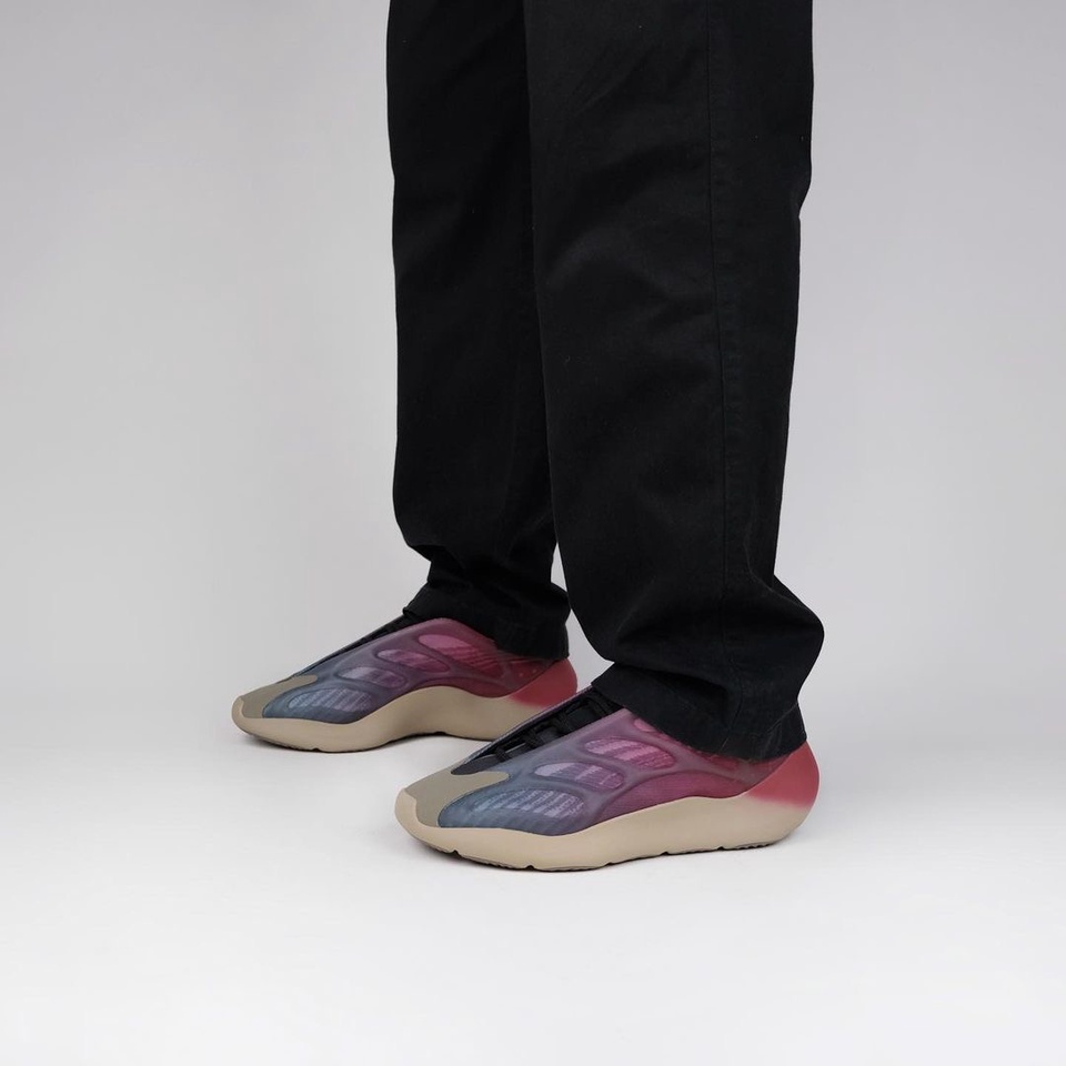 Adidas Yeezy 700 V3 «Fade Carbon» - 6 800 ₽, заказать онлайн.