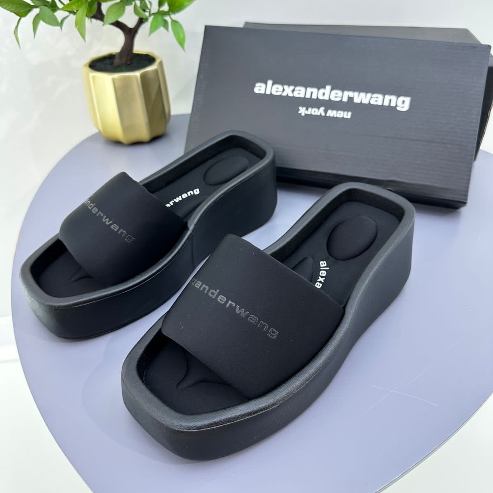 Сабо женские Alexander Wang черный - 2 800 ₽, заказать онлайн.