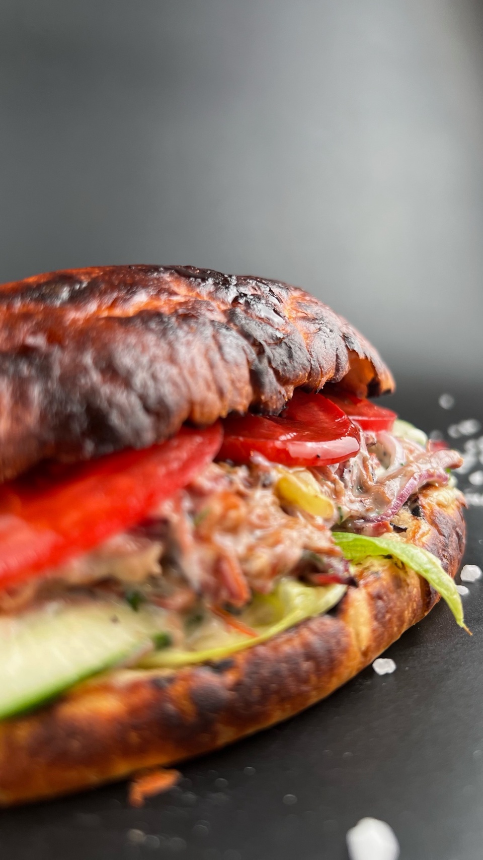 Бургер с рваной говядиной из смокера - 380 ₽, заказать онлайн.
