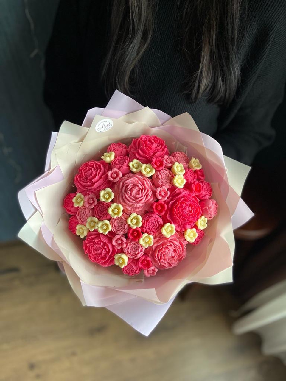 Букет с шоколадными цветами - 3 700 ₽, заказать онлайн.