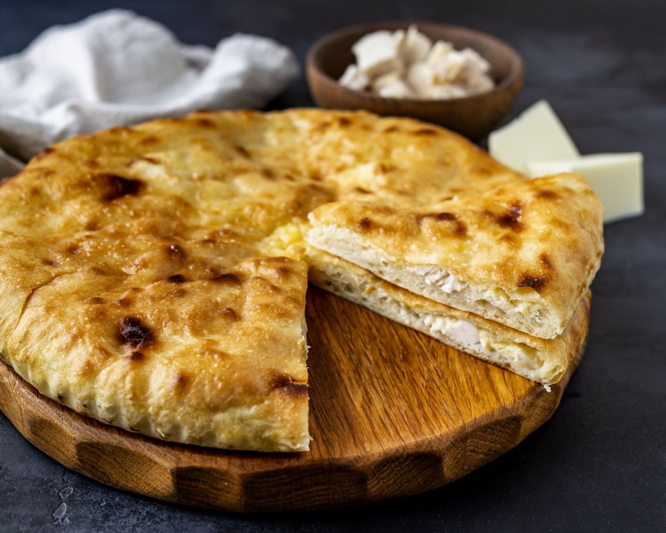 Пирог с курицей, сыром и грибами - 550 ₽, заказать онлайн.