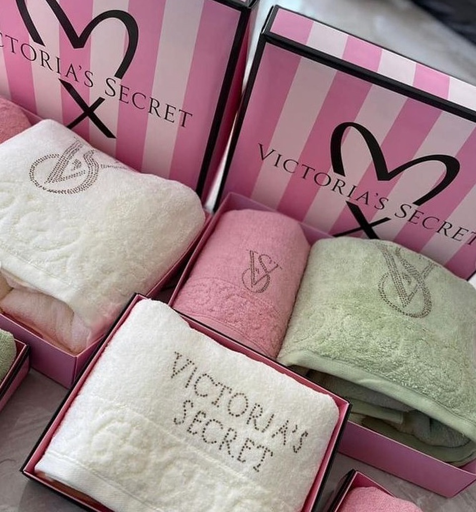 Полотенце в подарочной упаковке Victoria’s Secret - 600 ₽, заказать онлайн.