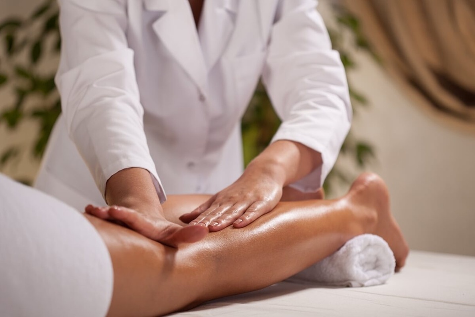Лимфодренажный массаж ног - 1 200 ₽, заказать онлайн.