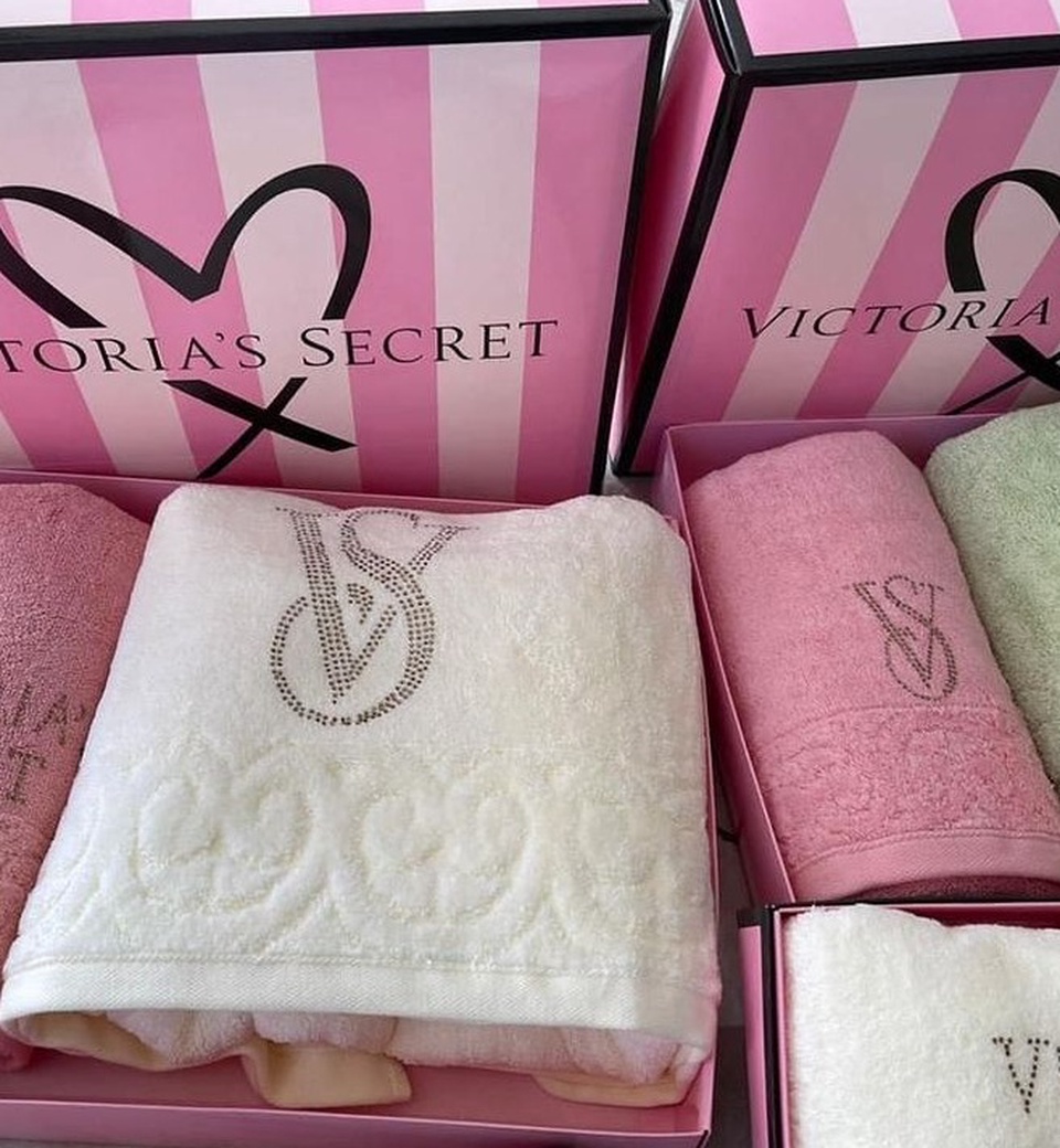 Полотенце в подарочной упаковке Victoria’s Secret - 600 ₽, заказать онлайн.