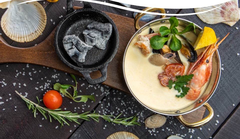 Сливочный суп с морепродуктами - 590 ₽, заказать онлайн.