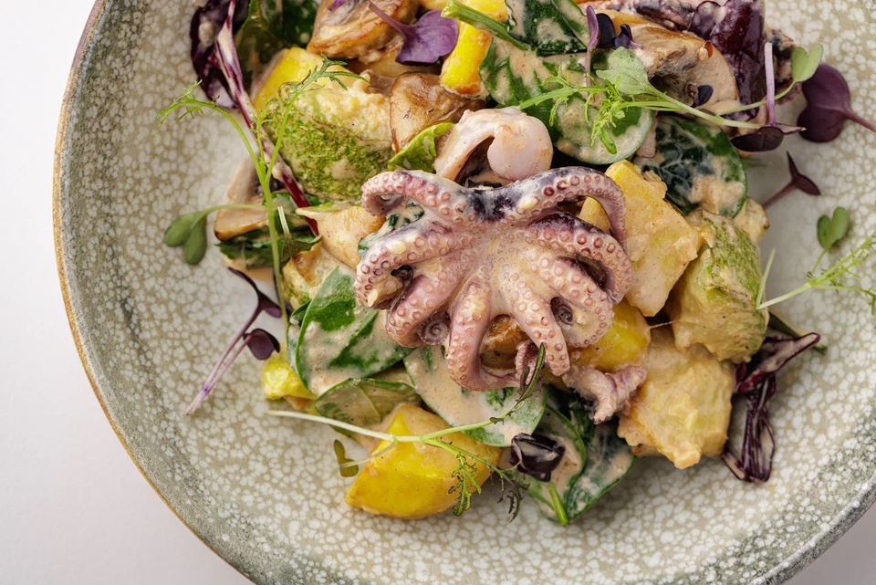 Салат с теплым картофелем, осьминогом и маслинами - 500 ₽, заказать онлайн.