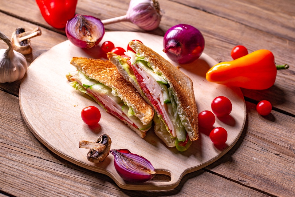 Сэндвич с ветчиной индейки - 280 ₽, заказать онлайн.