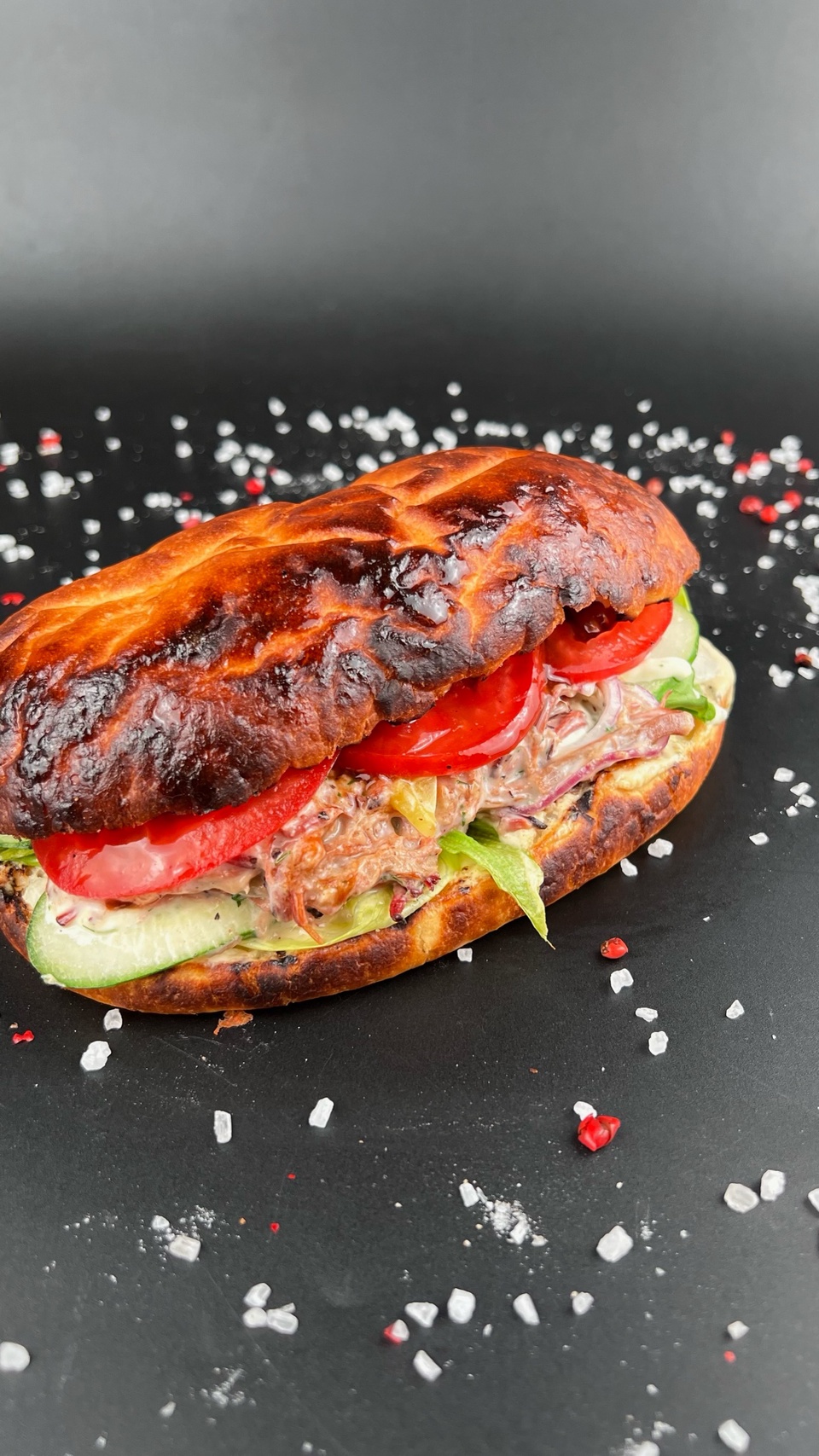Бургер с рваной свининой из смокера - 340 ₽, заказать онлайн.