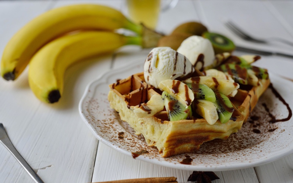 Бельгийские вафли с бананом и киви - 190 ₽, заказать онлайн.