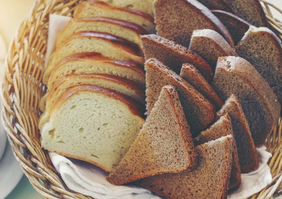 Хлеб белый/серый - 10 ₽, заказать онлайн.