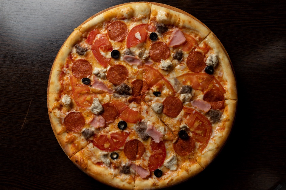 Мясная пицца - 550 ₽, заказать онлайн.