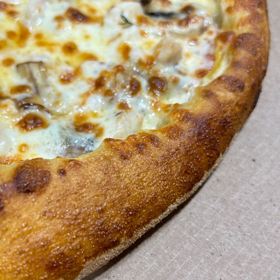 Пицца Чиккен (33 см) - 499 ₽, заказать онлайн.