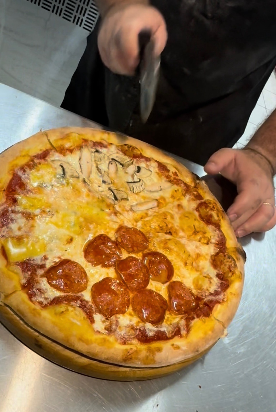 Пицца 4 сезона - 650 ₽, заказать онлайн.