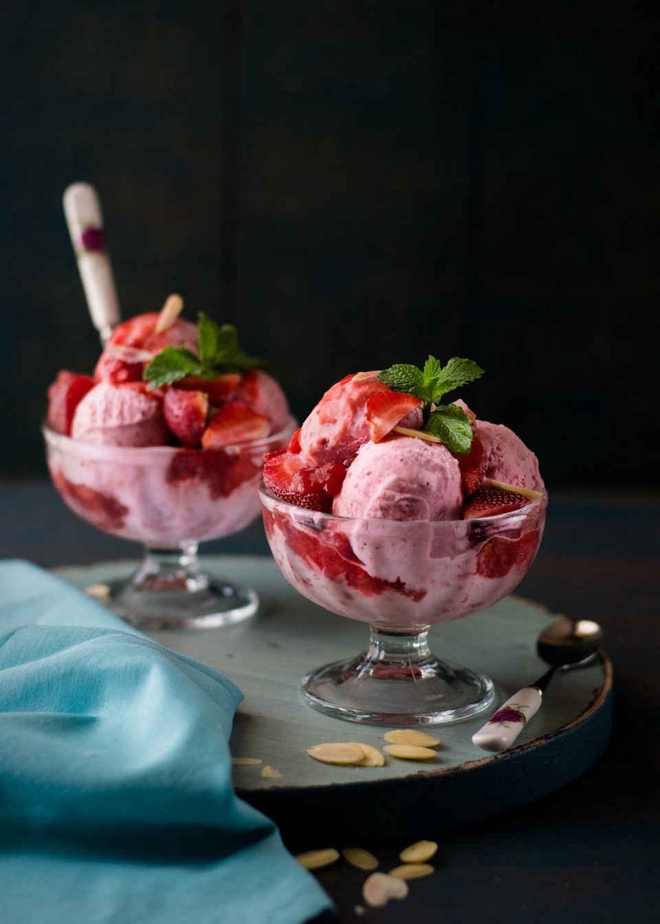 Мороженное (орехи,шоколад, топинг,фрукты) - 180 ₽, заказать онлайн.
