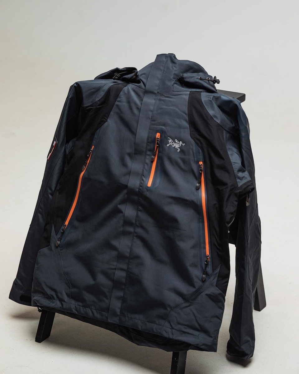 Ветровка Arcteryx - 8 000 ₽, заказать онлайн.