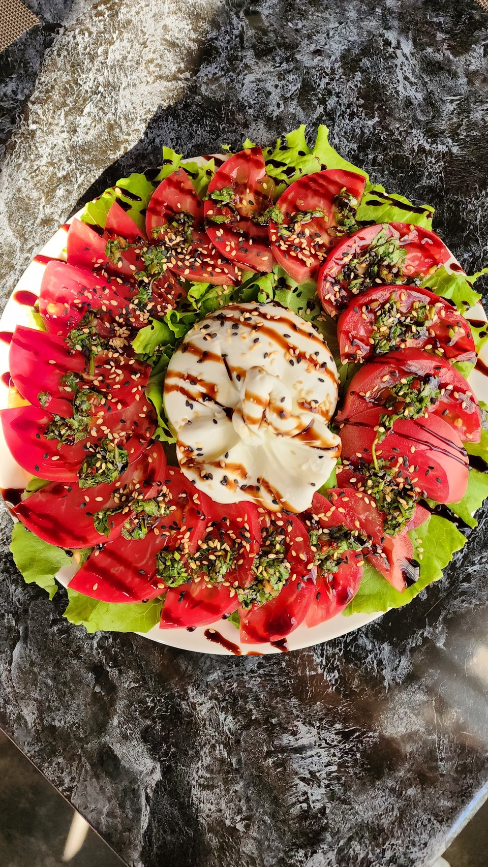 Салат Буратта с томатами на лепёшке 450гр - 750 ₽, заказать онлайн.