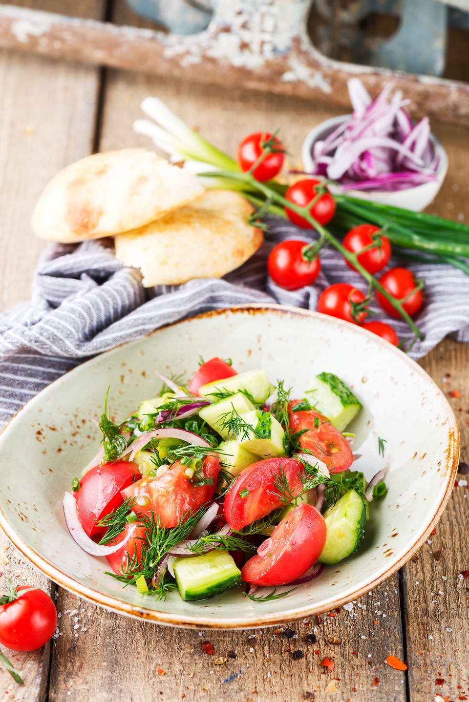 Салат из свежих огурцов с зеленью - 290 ₽, заказать онлайн.